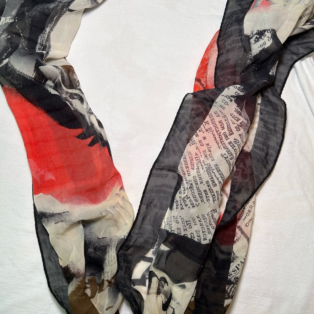 John Galliano Newsprint Newspaper Black and Cream Scarf - Picture 6 of 7